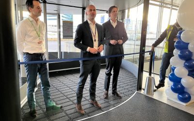 Weltweit erste Projektinstallation am Flughafen Schiphol: Karussellschiebetür von Boon Edam als Eingangslösung der nächsten Generation