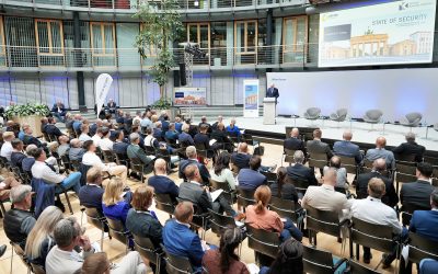Künstliche Intelligenz verschärft Risiken durch Cybercrime:
Integrierte Sicherheit wird zur Pflichtaufgabe für Unternehmen
