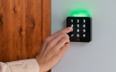 The new SMARTair i-reader offers security managers PIN, card, mobile key, and 2FA access control in one device